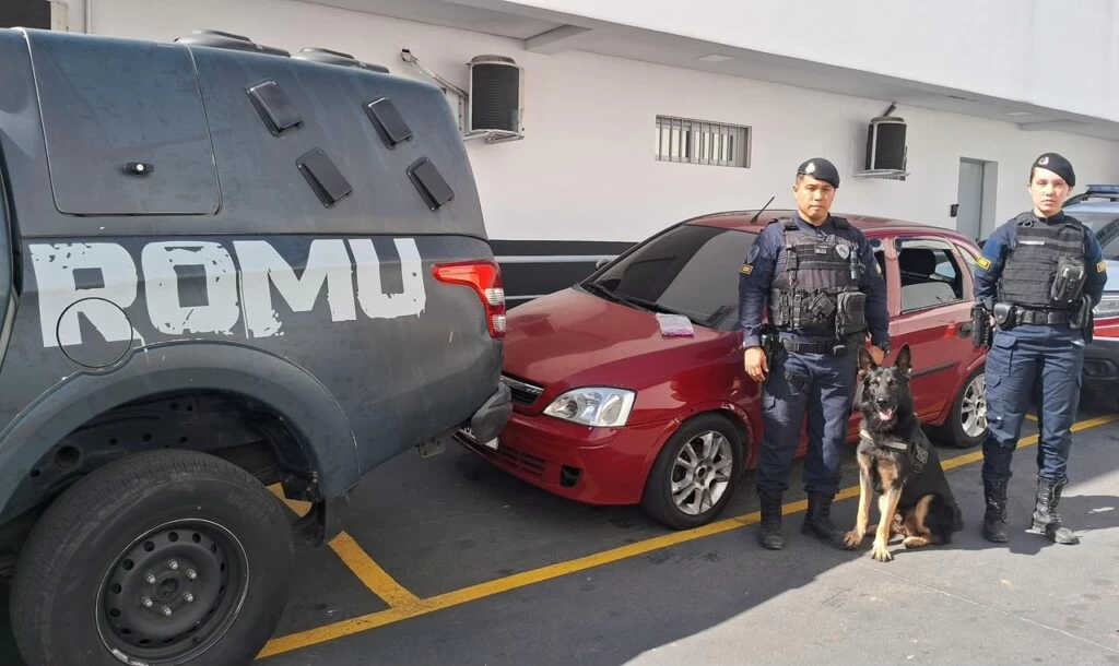 GCM recolhe veículos e apreende drogas com apoio da equipe do Canil no ‘Laranjeiras’