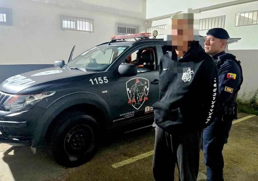 GCM prende homem por tráfico de drogas em praça no bairro Carandá