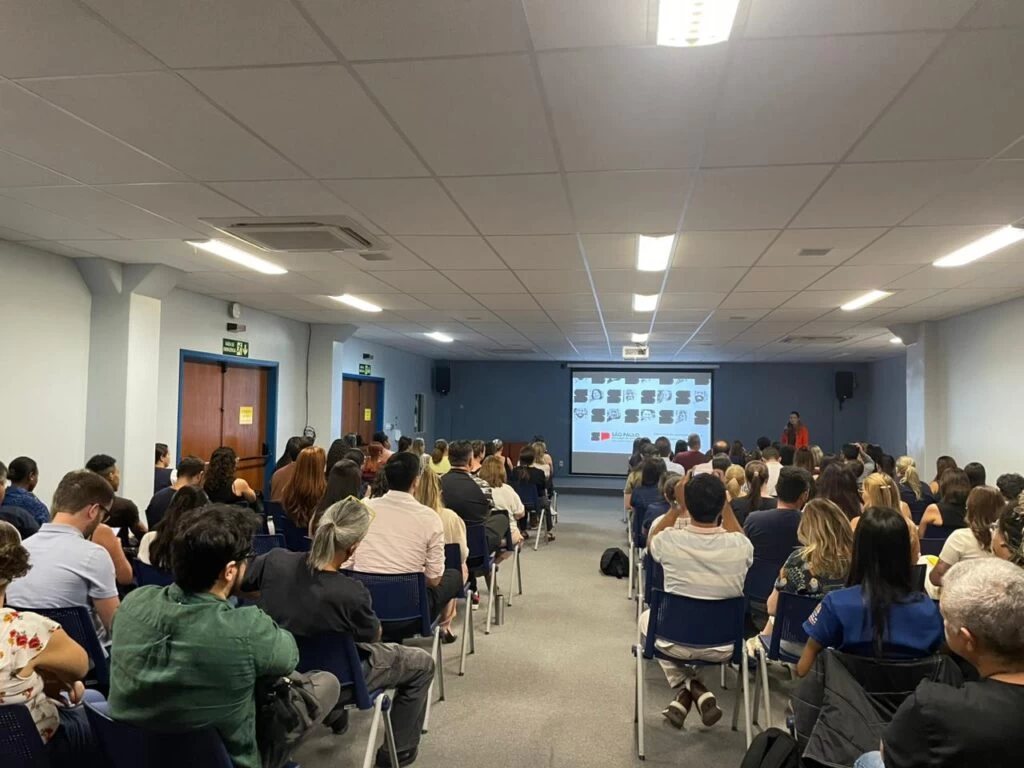 Profissionais da saúde da rede pública e particular participam de encontro voltado para atualização em síndromes gripais e esporotricose