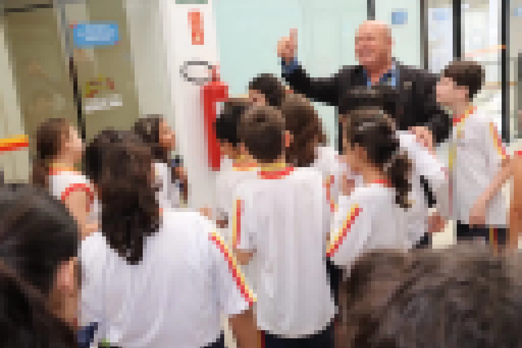 Estudantes da E.M. Jaci Dourado Matielli participam do projeto “Crianças na Política” e visitam a Câmara Municipal nesta terça-feira (29)