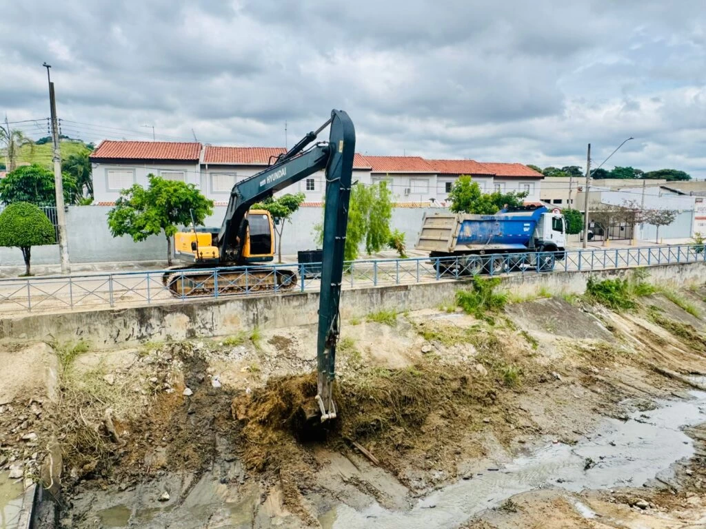 Saae/Sorocaba realiza limpeza e manutenção preventiva do Reservatório de Detenção de Cheias (RDC) Jardim Maria do Carmo