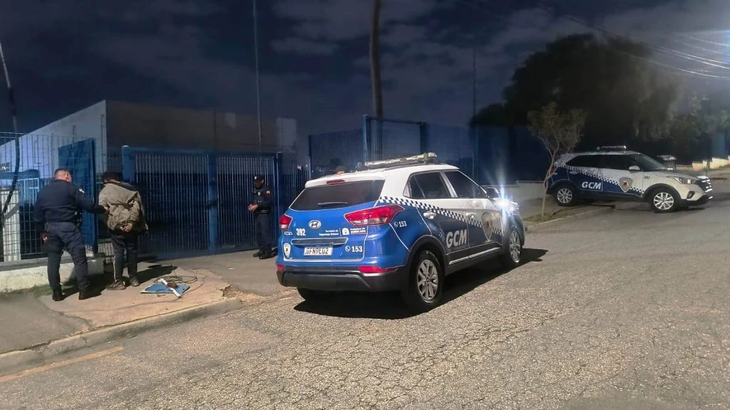 GCM detém em flagrante homem por furto de fiação em escola na Zona Oeste