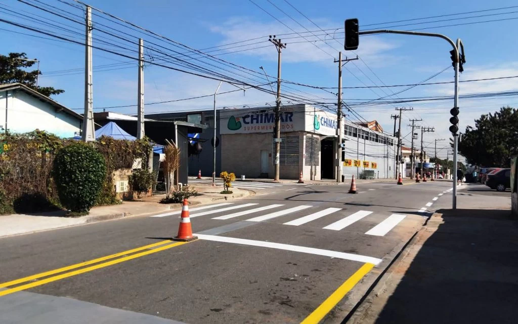 Semob inicia operação de novo conjunto semafórico na região do Éden