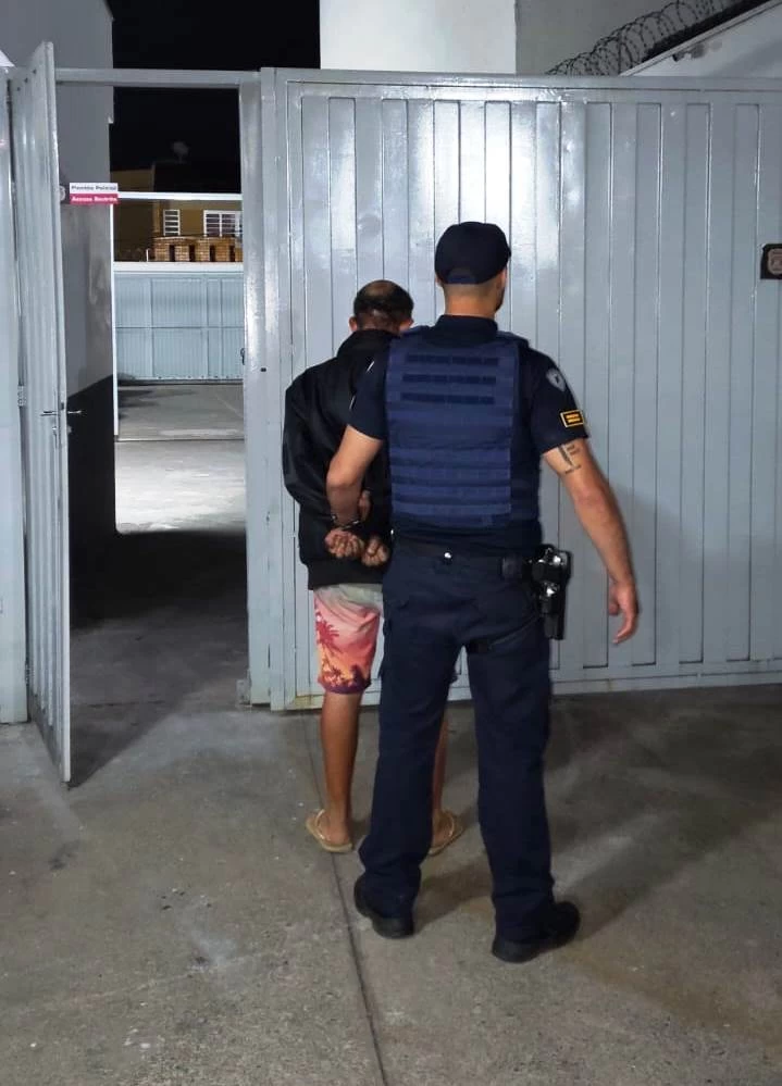 GCM prende indivíduo por tráfico de drogas no Jardim Maria Eugênia