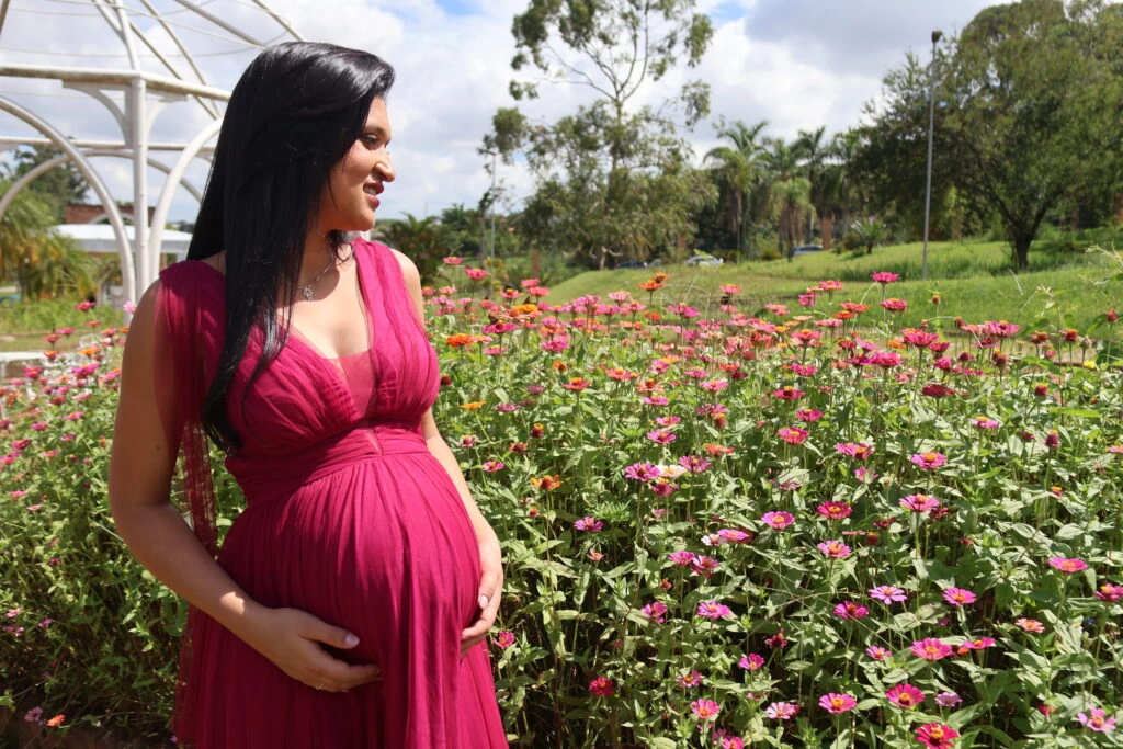 Secretaria da Mulher proporciona ensaio fotográfico para mulheres grávidas no Jardim Botânico de Sorocaba