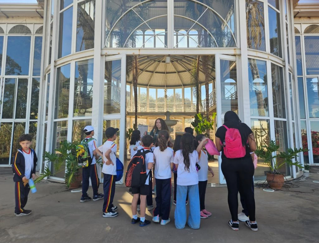 Escola Municipal participa de visita monitorada no Jardim Botânico em comemoração ao Dia da Árvore