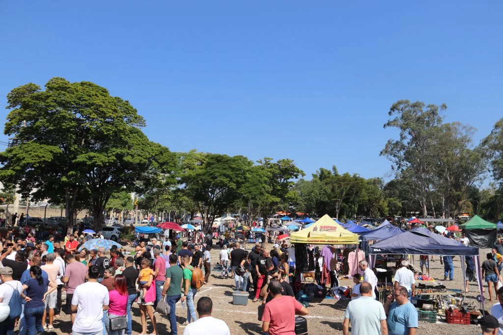 Prefeitura entrega autorizações a comerciantes de rua em solenidade no dia 1.º de junho