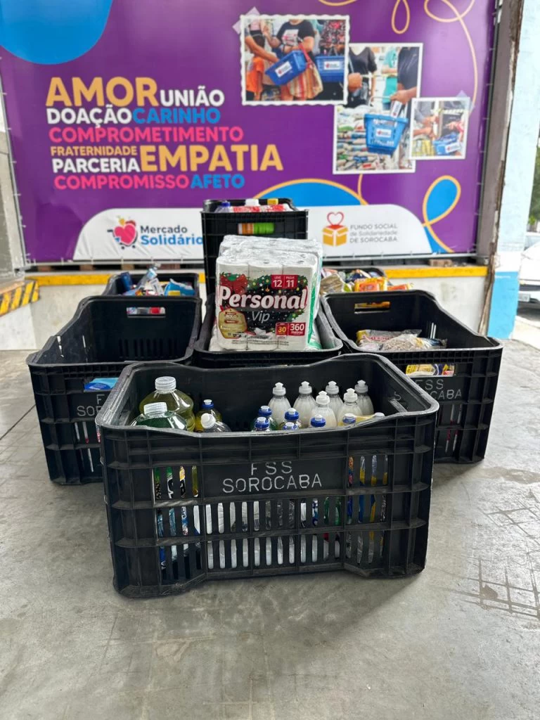 Secretaria da Mulher recebe doação de alimentos feita durante a Corrida de Natal da Farma Ponte