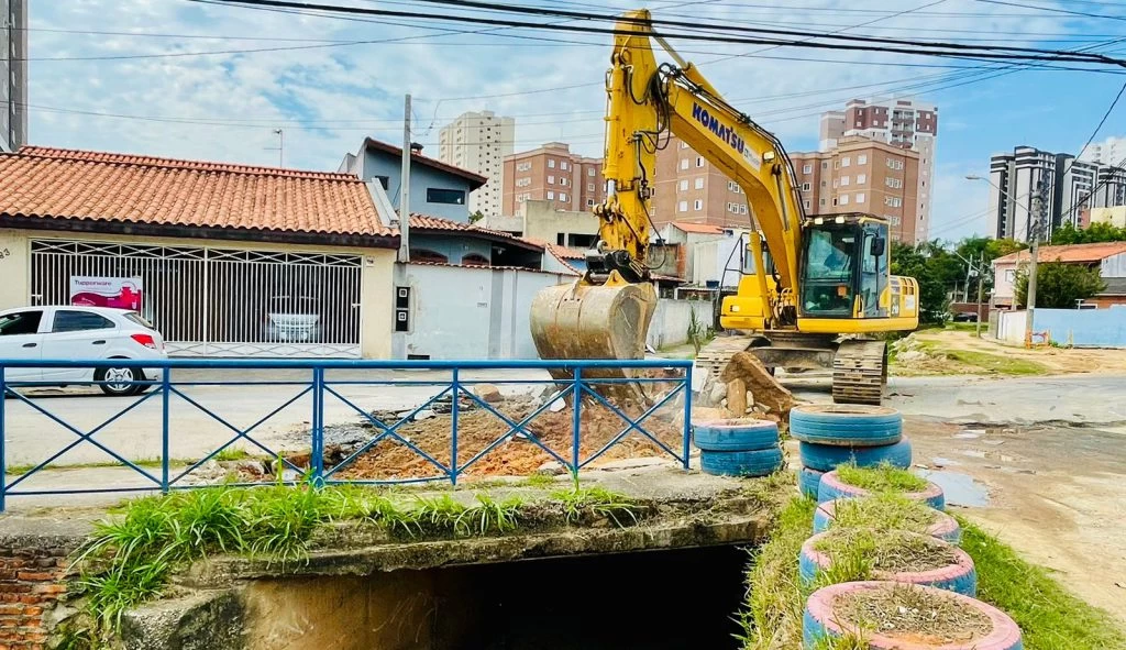 Prefeitura de Sorocaba e Saae iniciam troca de segunda travessia sobre córrego no Jardim Piratininga