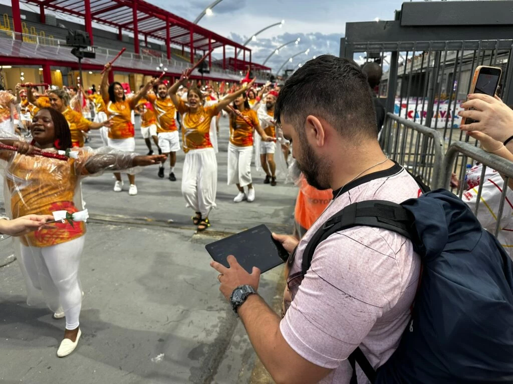 Soluções criadas por empresas residentes no PTS garantem fluidez do desfile de escola de samba de SP