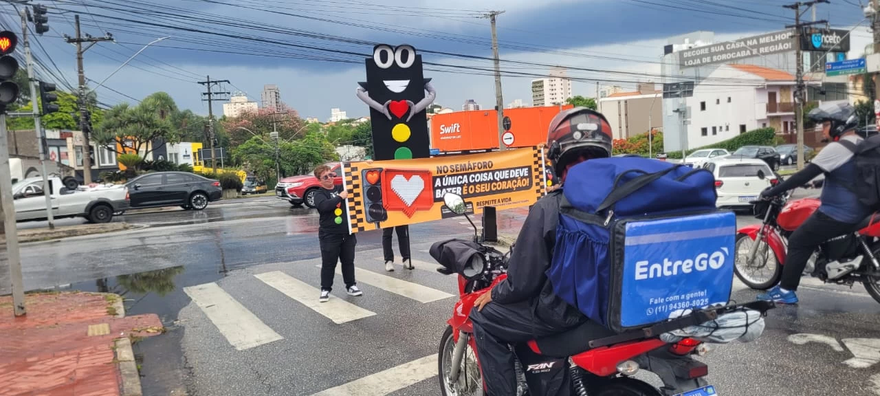 Ações educativas da Semob para novembro têm atividade inédita em semáforos