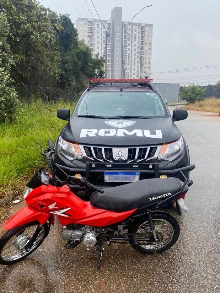 GCM recupera motocicleta furtada em área de mata na Vila Mineirão