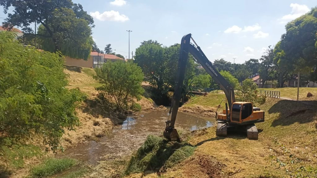 Saae/Sorocaba finaliza limpeza de lago no Parque João Pellegrini