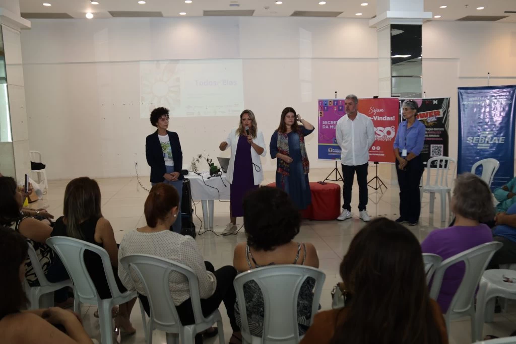 Secretaria da Mulher e o Comitê Todos por Elas, com a parceria de várias instituições, realiza roda de conversa com foco no alcoolismo feminino