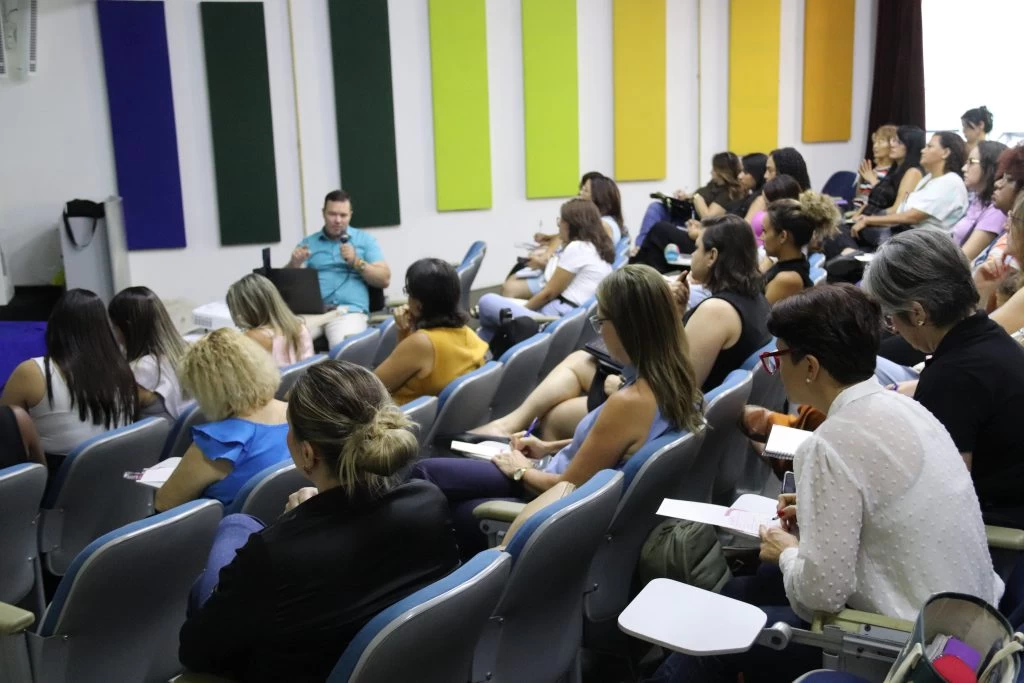 Secretaria da Mulher proporciona aula sobre Vendas com Tráfego Pago no 1º Encontro do ano da Escola de Empreendedoras