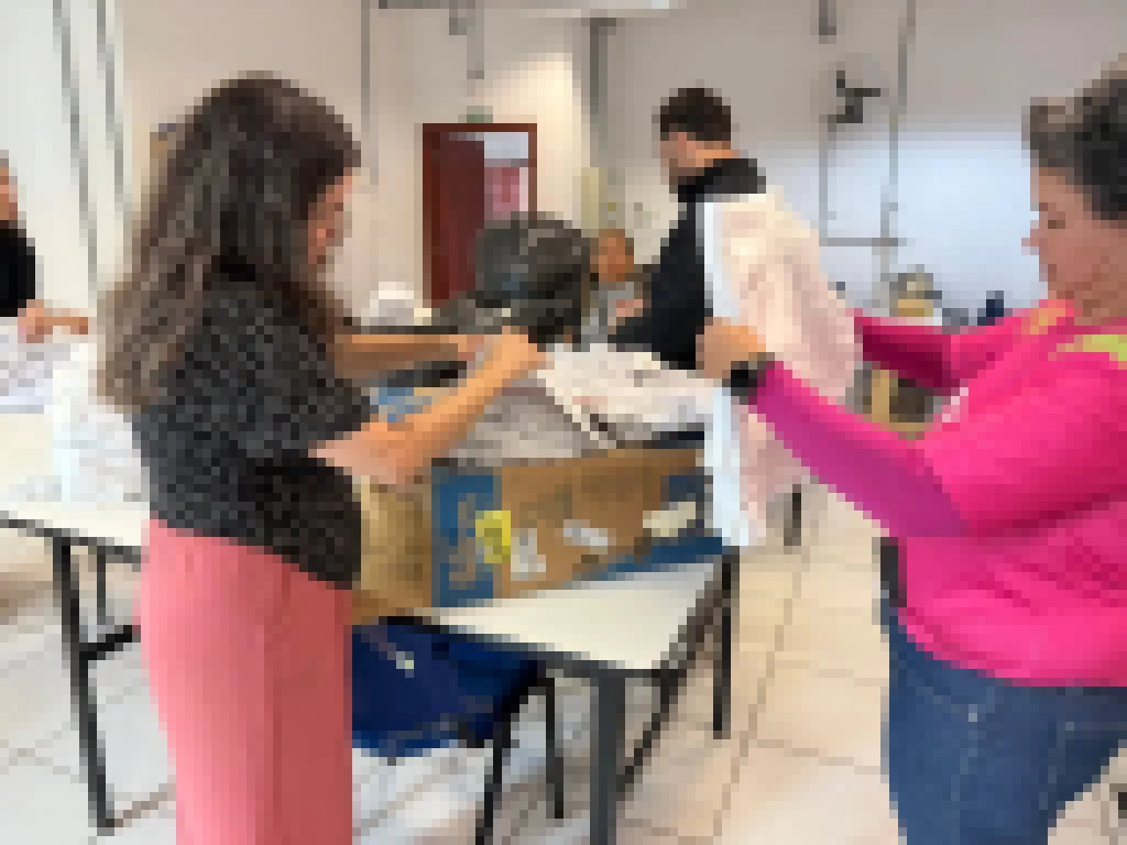 Alunos do curso de corte e costura da Uniten produzem kits maternidade para doações do Fundo Social de Solidariedade (FSS)