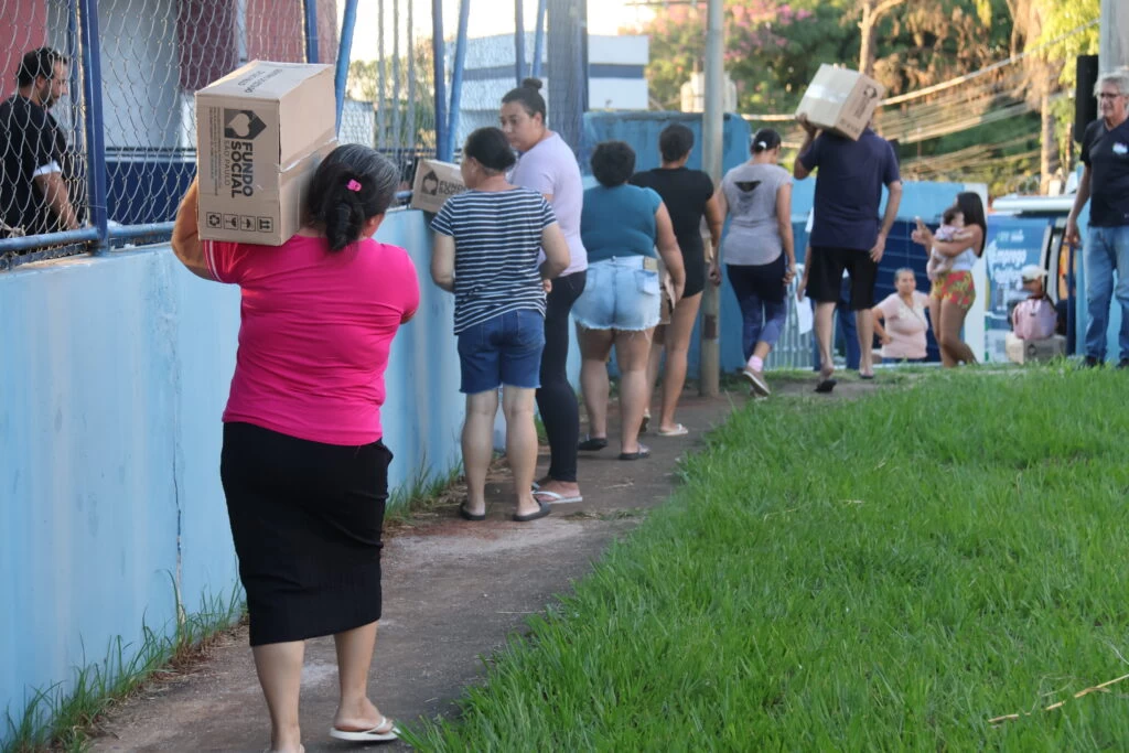 Prefeitura entrega cerca de 100 cestas básicas a famílias em situação de vulnerabilidade no Lopes de Oliveira