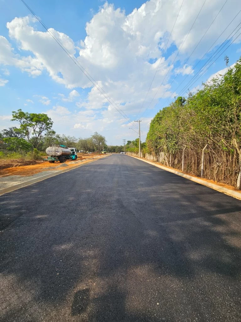 Prefeitura entrega a obra de pavimentação da Estrada do Paschoal Tigani no Jardim Santa Cecília