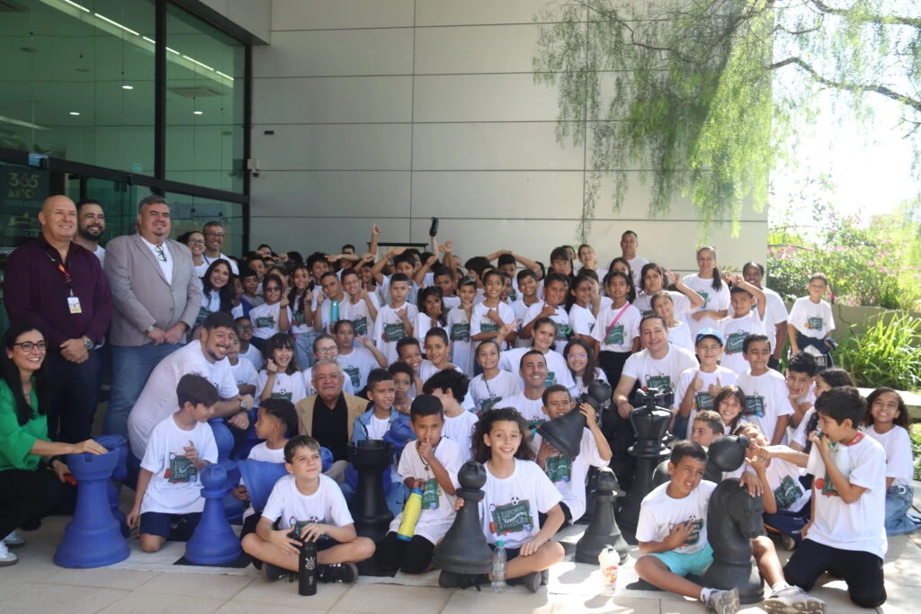 Alunos do projeto Eu Pratico Esporte Educacional Escolar da modalidade xadrez participam de evento na Câmara Municipal nesta sexta (24)