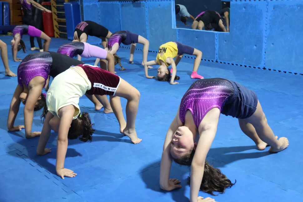Prefeitura de Sorocaba oferece aulas de ginástica artística para cerca de 200 crianças e adolescentes