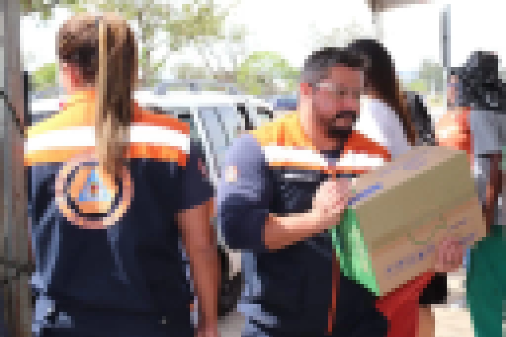 Prefeitura de Sorocaba arrecada mais de 27 toneladas de itens de primeira necessidade para envio às vítimas das enchentes no Sul do Brasil neste domingo (10)