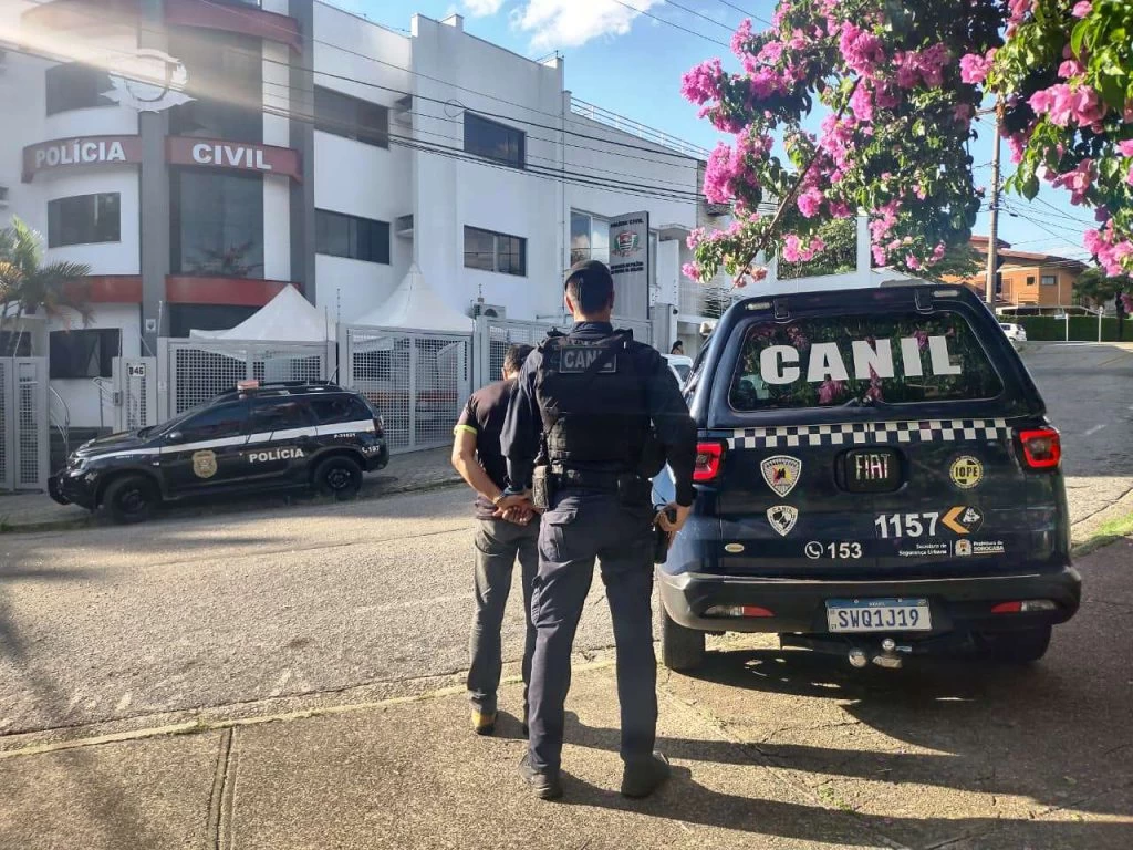 GCM atende ocorrência de medida protetiva e detém procurado da Justiça