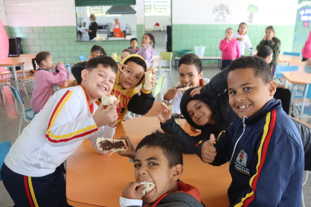 Alunos do Ensino Fundamental da rede municipal de ensino passam a receber pão com creme de avelã nas refeições