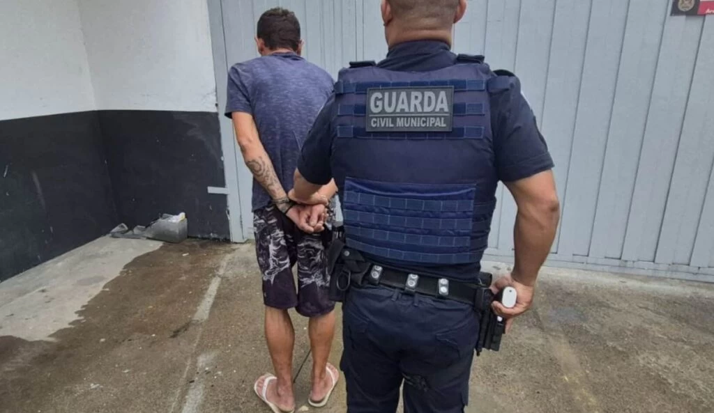Homen acusado de tráfico de drogas é preso pela GCM em bairro Brigadeiro Tobias