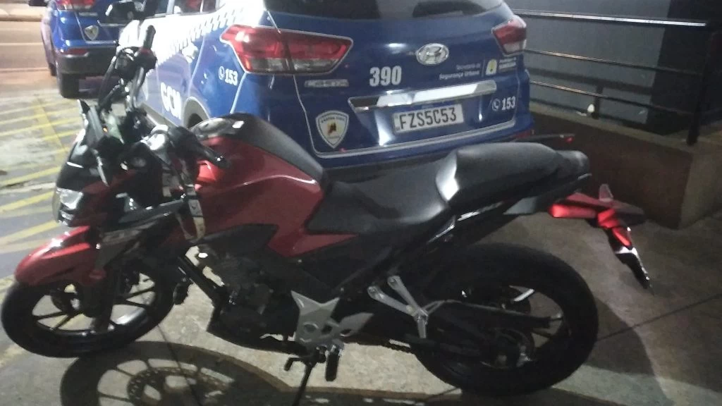 GCM recupera motocicleta furtada e detém homem por receptação no Wanel Ville