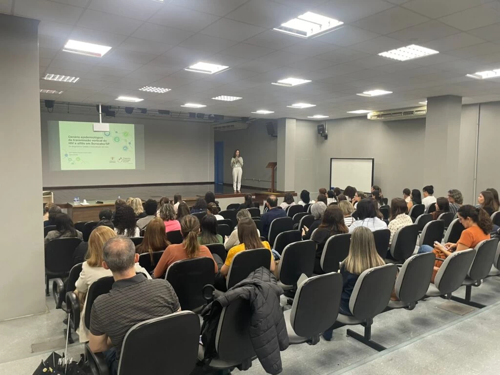 Prefeitura realiza formação sobre enfrentamento da transmissão vertical do HIV para profissionais da saúde
