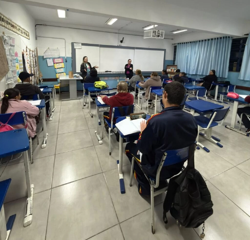 Estão abertas as matrículas para os interessados em cursar a Educação de Jovens e Adultos (EJA)