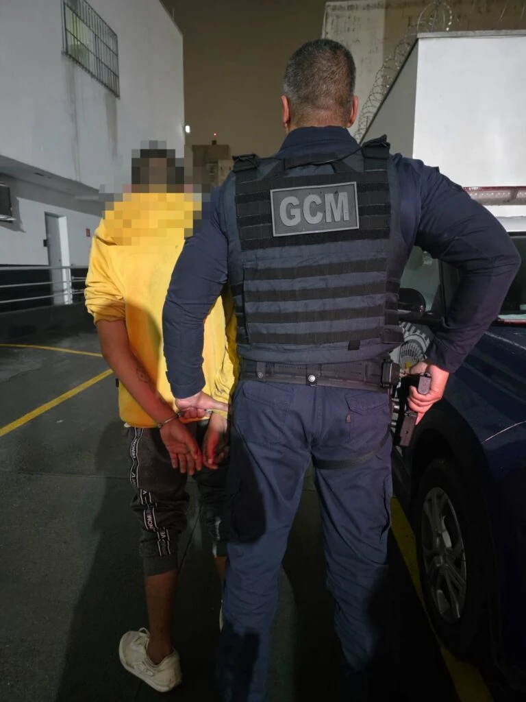 GCM apreende 410 porções de entorpecentes e detém homem por tráfico de drogas