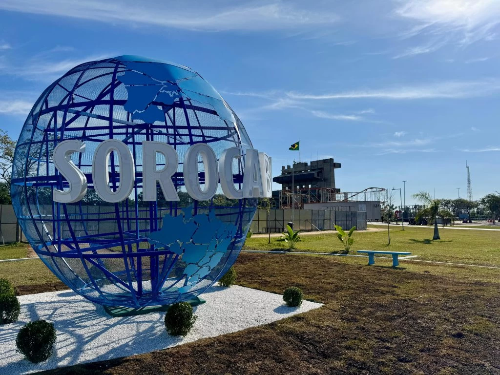 Sorocaba ganha novo totem iluminado no parque do Paço Municipal
