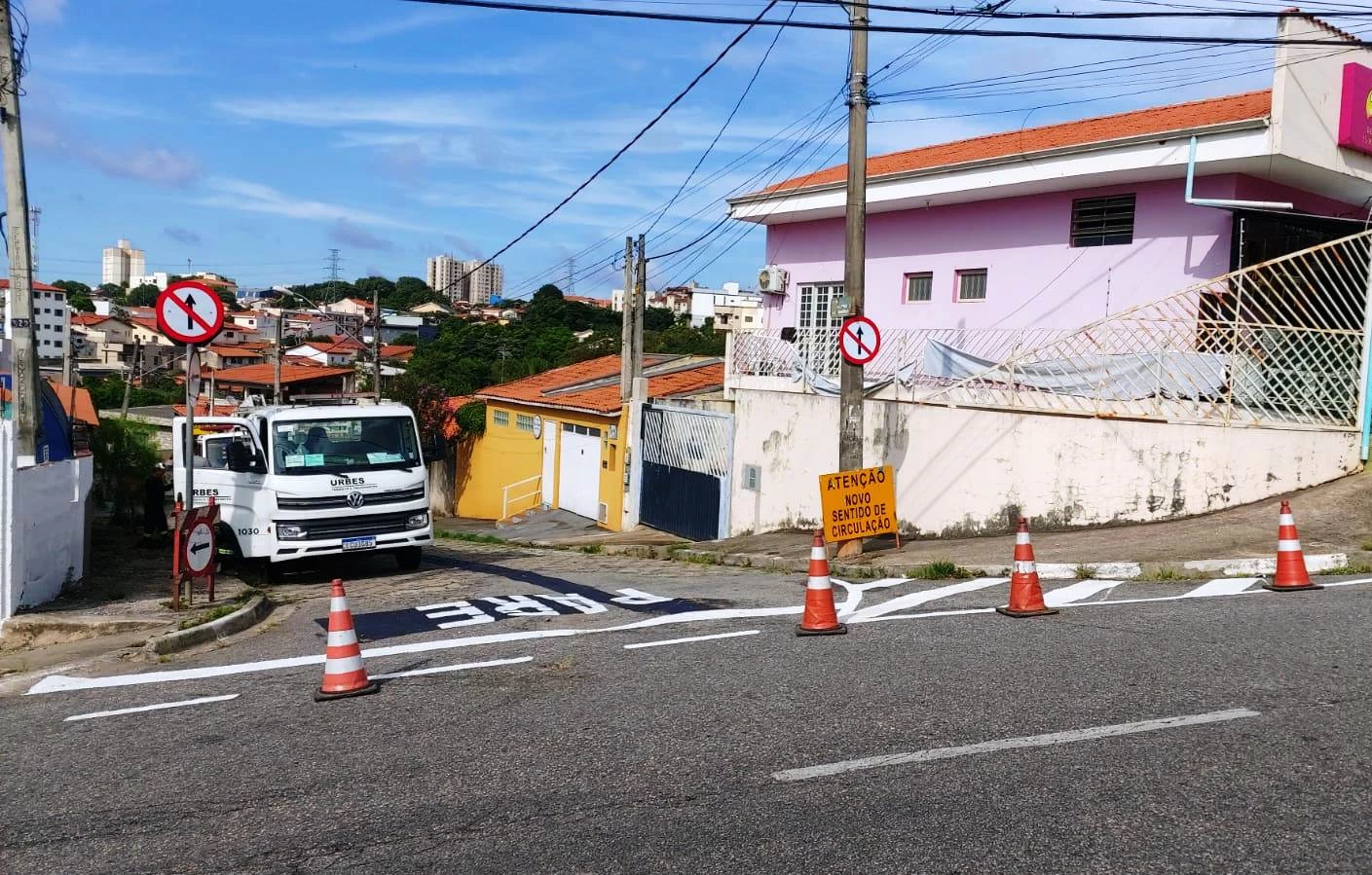 Revitalizações de sinalização de solo feitas pela Semob em 2023 equivalem à área de 18 campos de futebol
