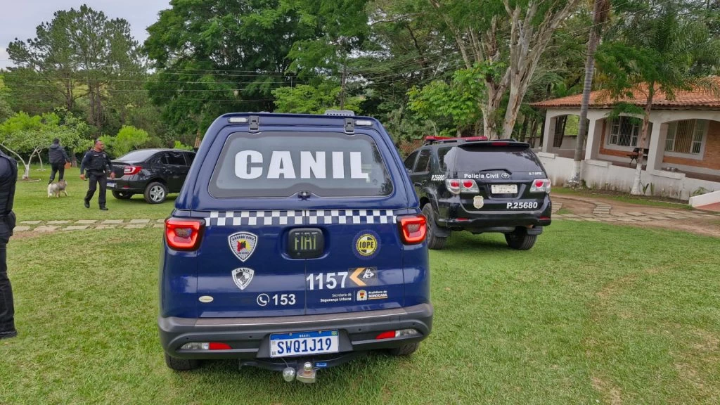 Canil da GCM de Sorocaba presta apoio em interdição de clínica em Araçoiaba da Serra