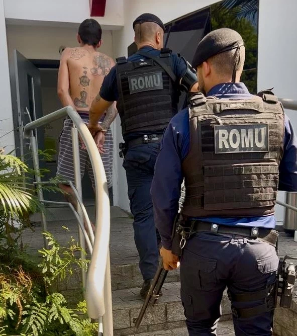 Homem é preso por descumprimento de medida protetiva após acionamento do botão Protege Mulher no Cajuru