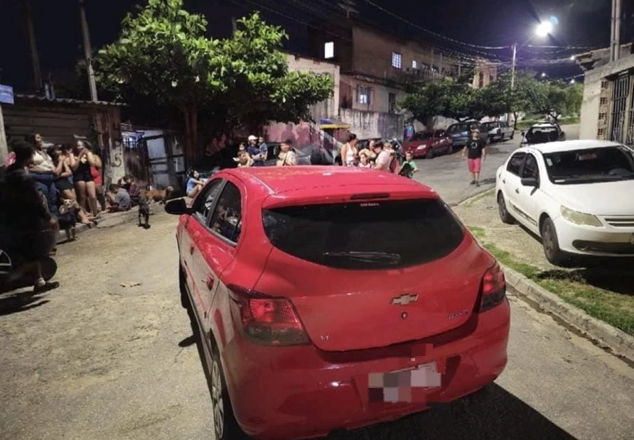 Motorista bate em viatura da GCM e abandona veículo após perseguição no Jardim Guaíba