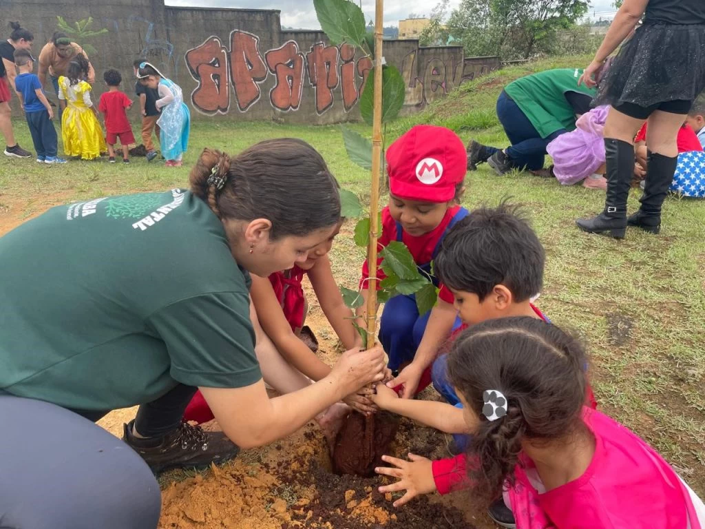 CEI-135 realiza plantio de mudas de árvores na sexta-feira (25)
