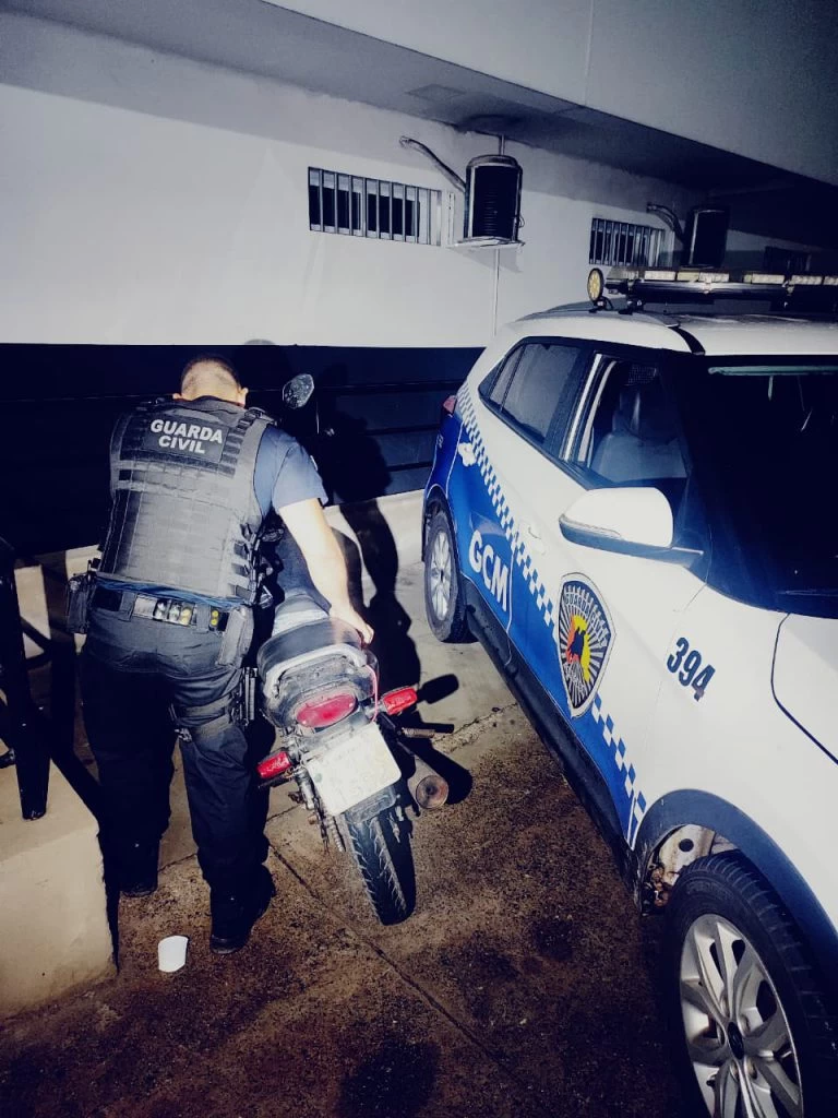 Motocicleta roubada é localizada pela GCM durante patrulhamento no Jardim Nova Esperança