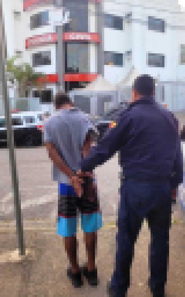 GCM detém homem por agredir ex-esposa e violar medida judicial