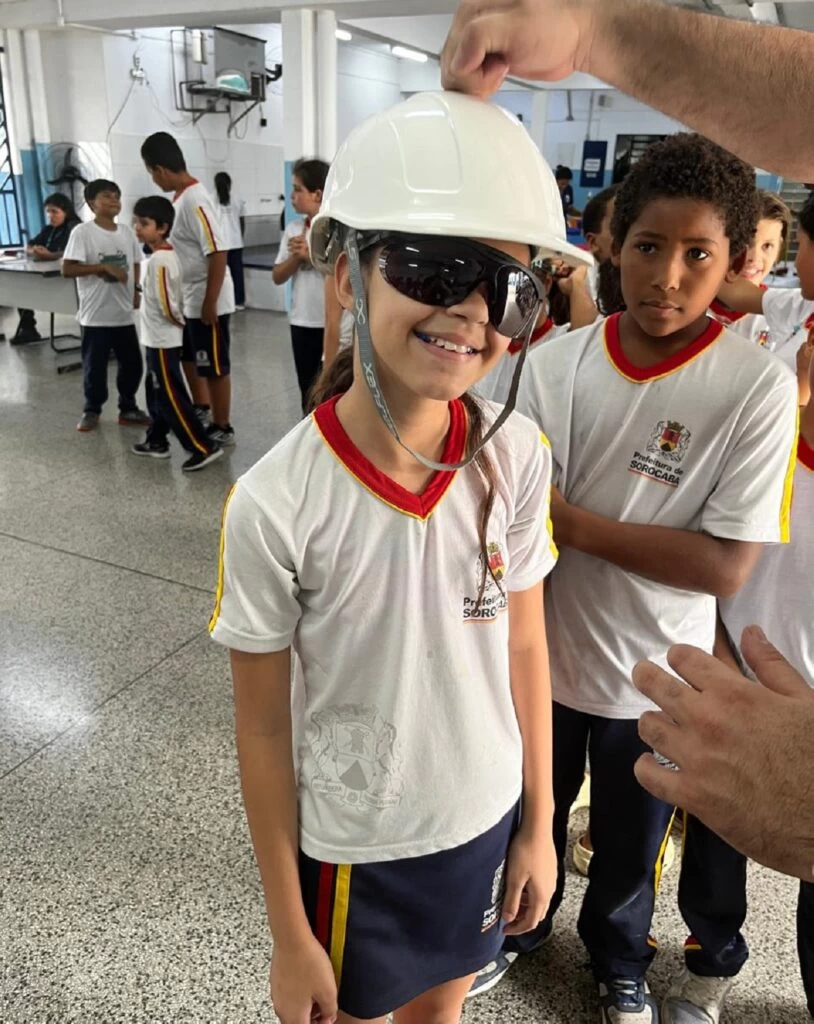 Secretaria da Educação, em parceria com a Saúde, promove ação sobre segurança do trabalho em escola municipal de Sorocaba
