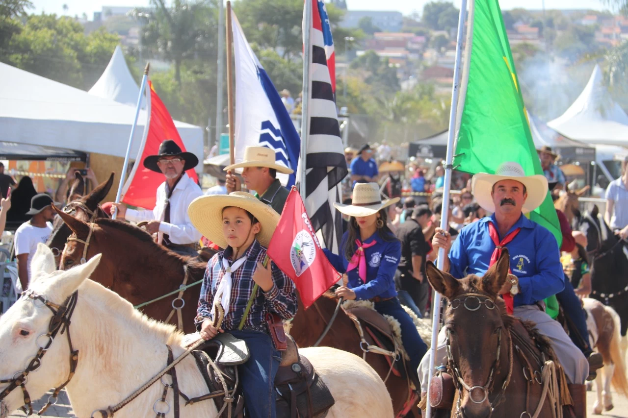 Sorocaba tem tradicional Desfile dos Tropeiros e 4ª Cavalgada Solidária #AFOMENAOEFAKE! em 1º de junho