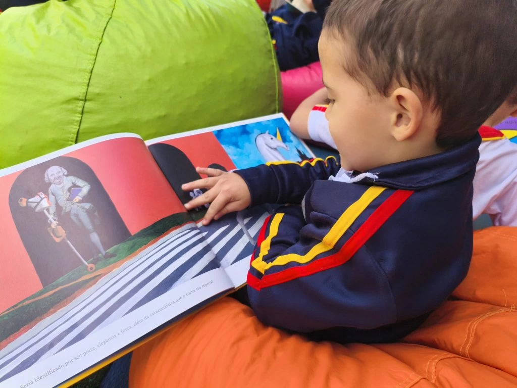 Carreta Literária leva encanto e leitura às escolas da rede municipal