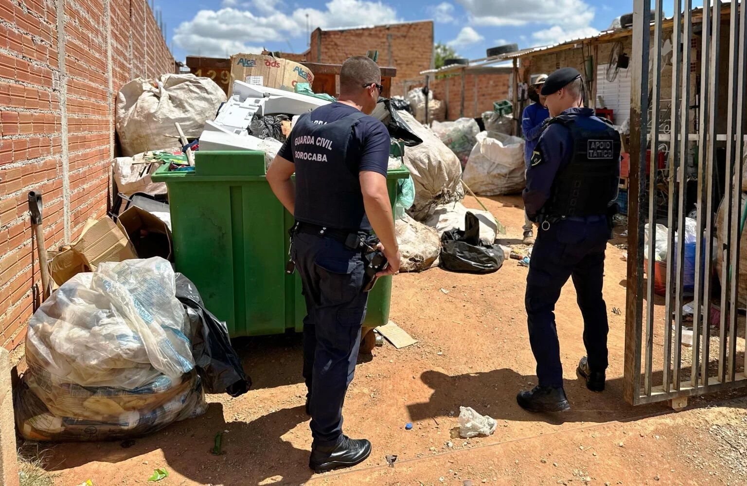 “Operação Ferro-velho” interdita três estabelecimentos irregulares