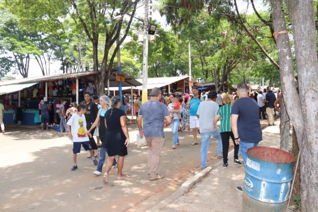 Espaço dos Barganheiros terá show de música sertaneja e unidade do “Médico na Praça” neste domingo (21)
