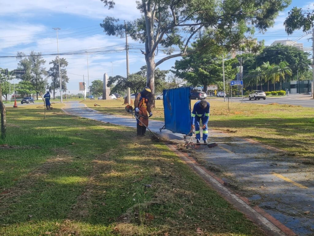 Prefeitura de Sorocaba intensifica roçagem de mato alto em toda a cidade