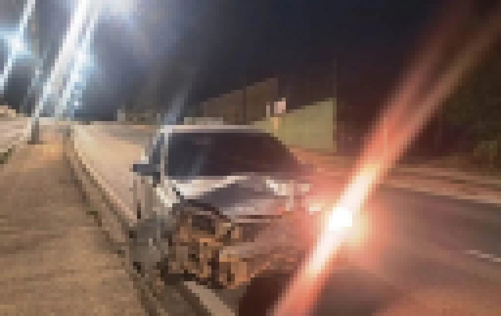 GCM recolhe veículo irregular que bateu contra poste de radar na Zona Norte