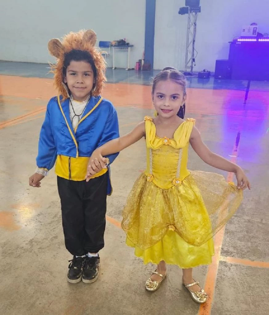 Escola da rede municipal realiza apresentação musical em Festa da Primavera com a participação de professores e alunos