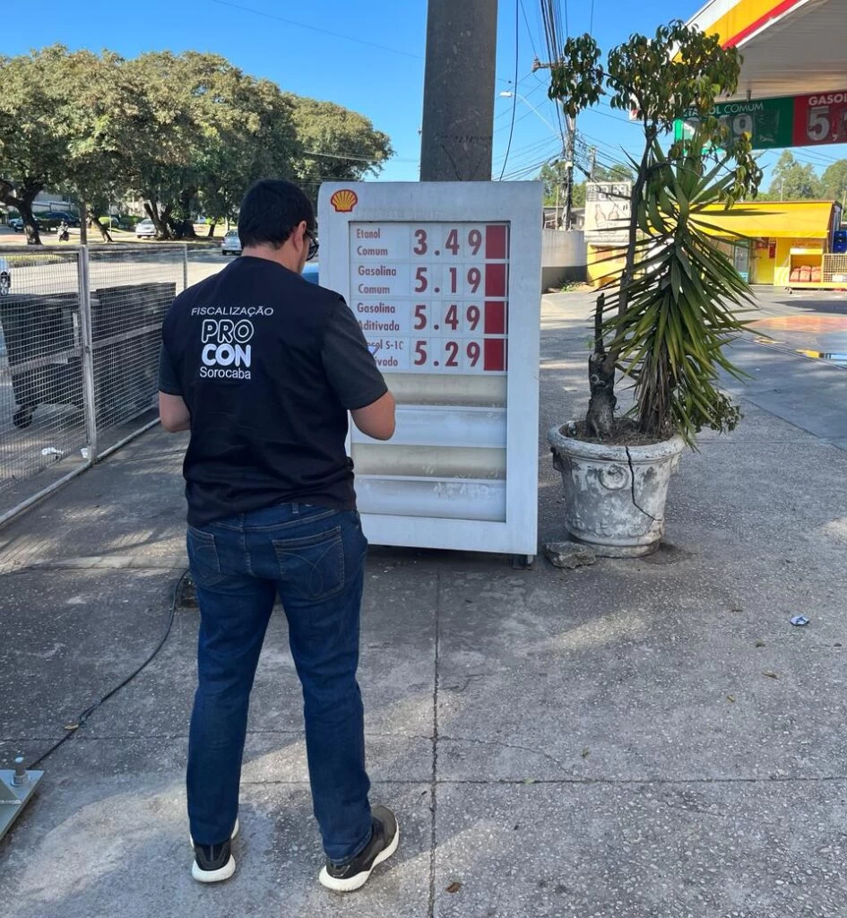 Procon Sorocaba realiza operação para fiscalizar preços nos postos de combustíveis