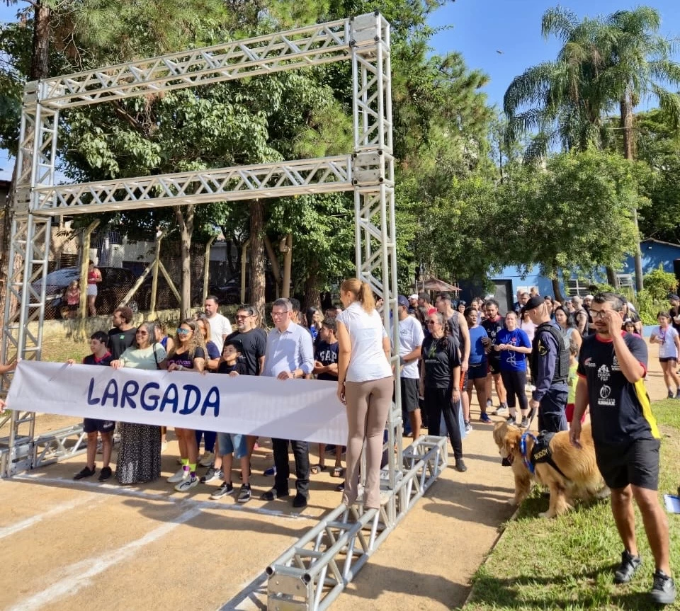 1ª edição do Autista Run reúne famílias e promove inclusão entre pessoas TEA no Centro Esportivo Vila Gabriel